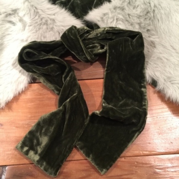 Arden B Genuine Rabbit Fur Green Velvet Stole - Picture 3 of 5